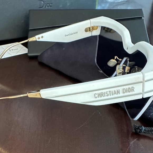 Dior White and Gold 4MU Sunglasses - Picture 4 of 6